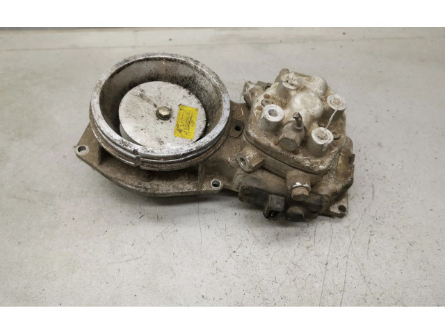 Топливная рампа 0438121011, 026133353 Audi 80 90 B3