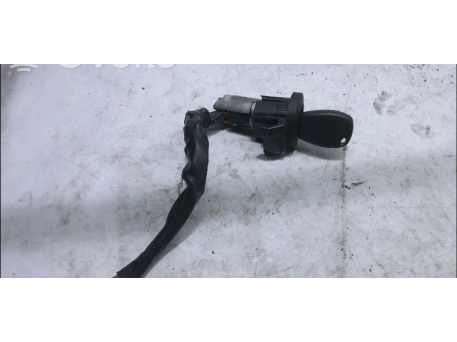 Блок управления двигателя 6001548914, 8200513058   Dacia Logan I