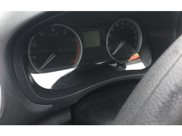 Панель приборов 5J0920810B, 5J0920811B Skoda Fabia Mk2 (5J)