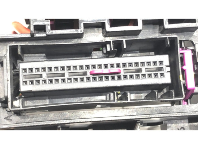 Pojistková skříňka Audi A6 C7 2012