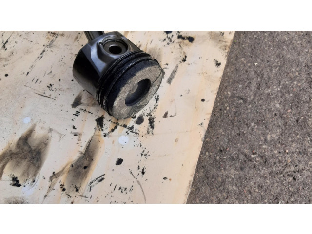  Поршень с шатуном  81L79  Volvo S60 для дизельного двигателя 2.4