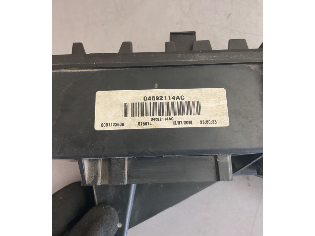 Блок предохранителей 04692114AC, 0001122500 Jeep Commander