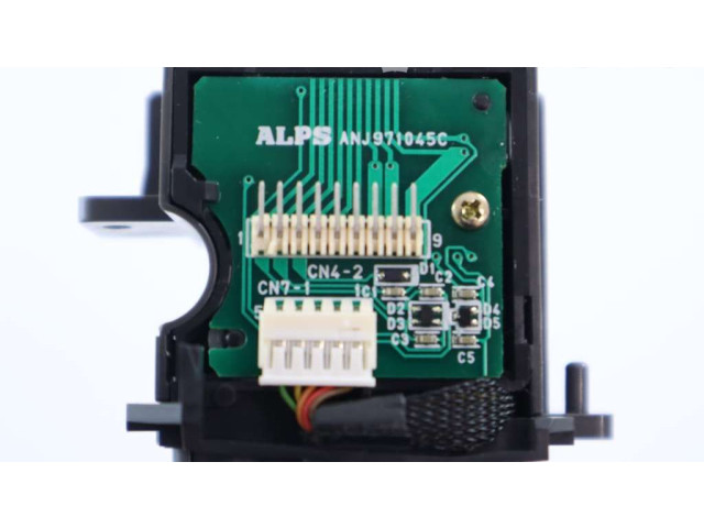 Ручка стеклоочистителей 31268579   Volvo V70