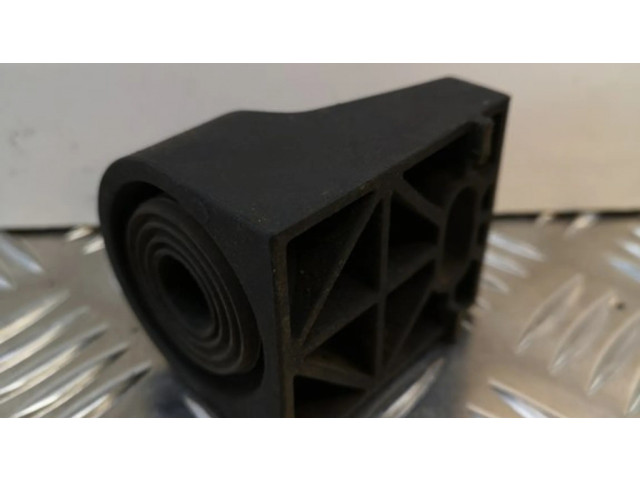 Радиатор (ы) держатель / кронштейн