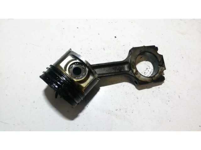 Píst Alfa Romeo 156 pro naftový motor 2.4