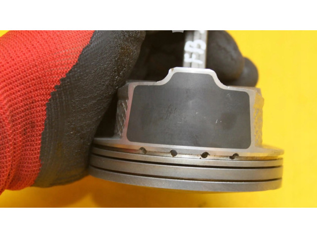 Поршень с шатуном    Subaru Forester SJ       