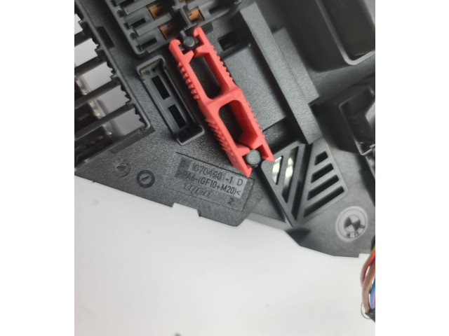 Блок предохранителей  1670499, 1670498   BMW X3 F25    