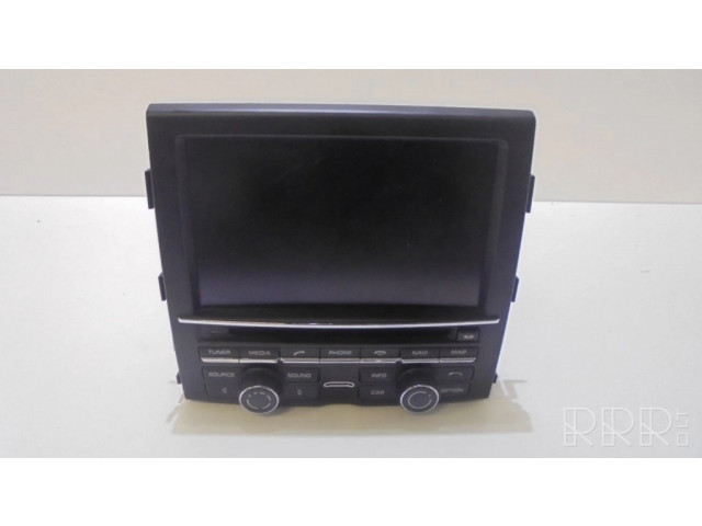 Радио/ проигрыватель CD/DVD / навигация