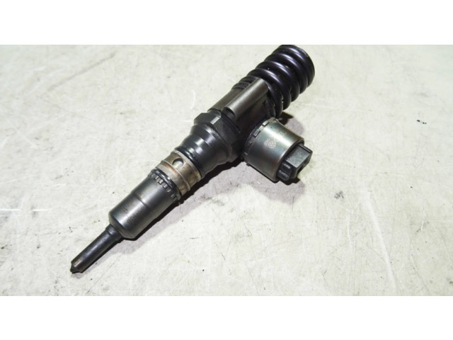 Форсунка 038130073G    Audi A4 S4 B6 8E 8H для дизельного двигателя  1.9