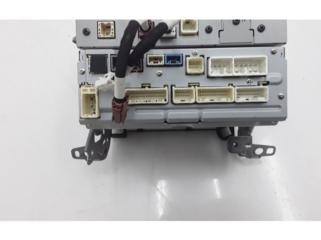 Радио/ проигрыватель CD/DVD / навигация