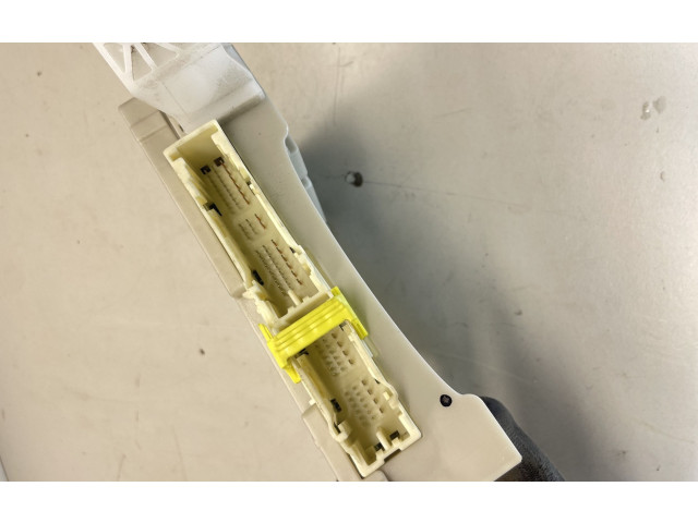 Pojistková skříňka 8273033G91 Lexus ES 300h 2014