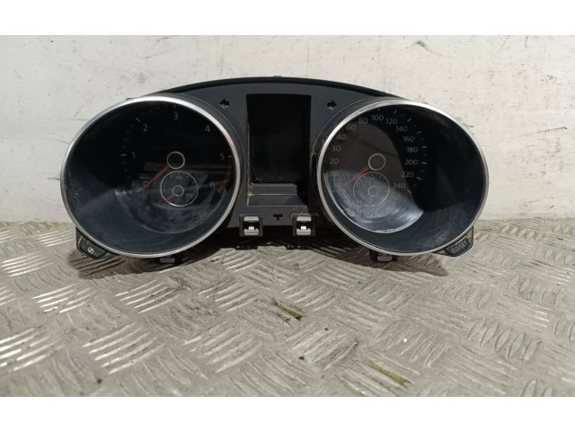 Панель приборов 5K0920870C Volkswagen Golf VI