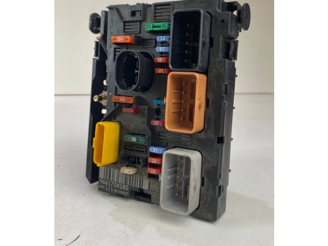 Блок предохранителей  9661708280, L11   Peugeot 207    