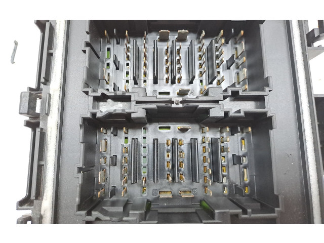 Блок предохранителей 2540853, NX6T14D068EAC   Ford Focus    