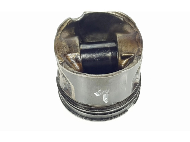  Поршень с шатуном  PISTON204DTA, 204DTA  Land Rover Range Rover Velar  