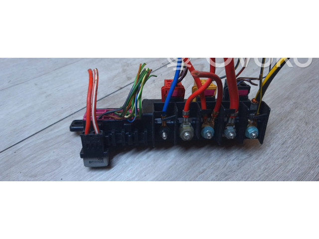 Блок предохранителей  8l0941822, 896081000   Audi A3 S3 8L    