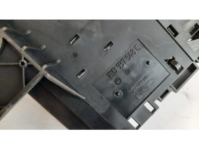   Pojistková skříňka 7L0937548C   Audi A3 S3 8V 2015