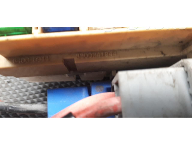 Блок предохранителей  8200241944   Renault Clio III    