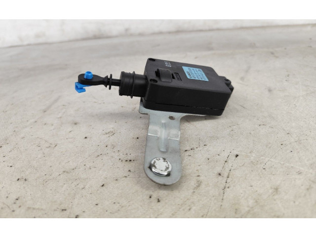 Zámek zadních dveří 957502B000 Hyundai Santa Fe 2011