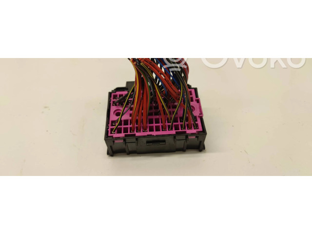 Pojistková skříňka 1537160722 Volkswagen Transporter - Caravelle T6 2016