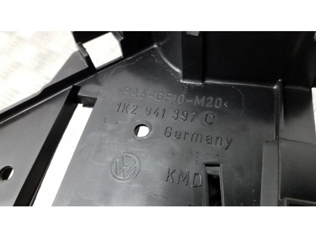 Другая деталь отсека двигателя