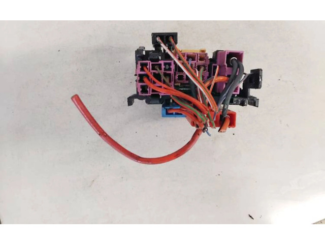 Pojistková skříňka 8a0937530 Audi A6 S6 C4 4A 1995