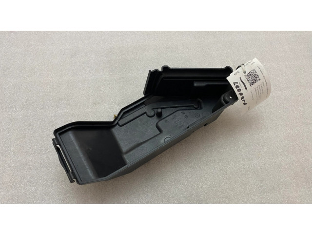 Другая деталь отсека двигателя