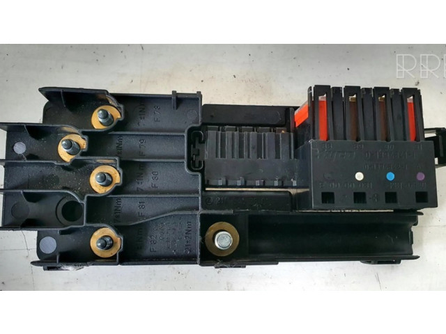 Pojistková skříňka 013948411 Mercedes-Benz ML W164 2005