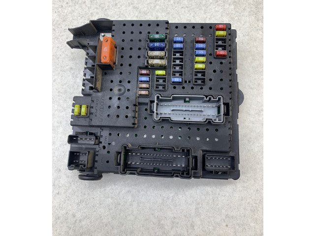 Блок предохранителей 30728522, 28017881   Volvo S60    