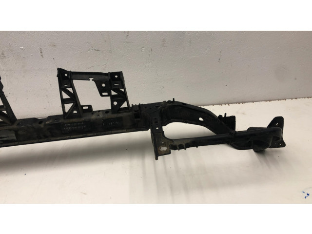 Верхняя часть панели радиаторов (телевизора)