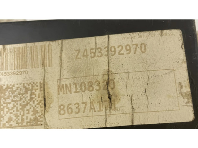 Блок предохранителей MN108320 Mitsubishi Colt