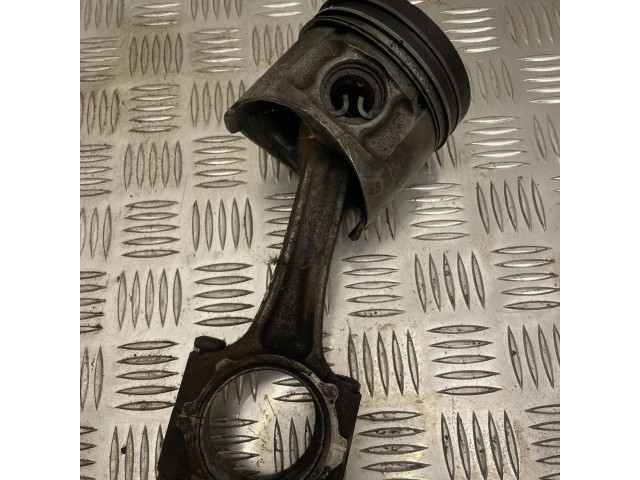 Píst 620 Mitsubishi Pajero pro naftový motor 2.8