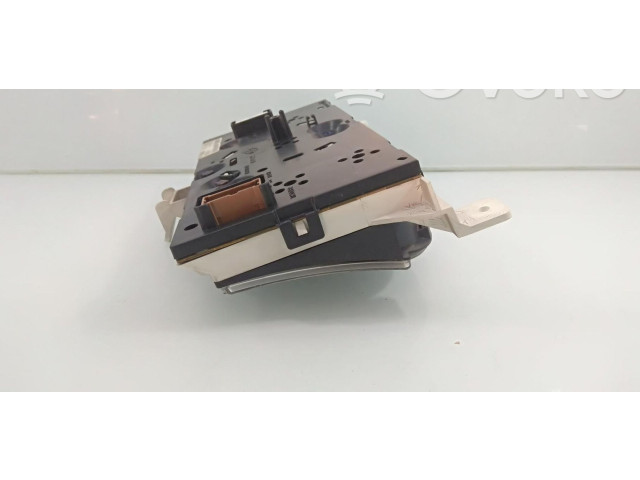 Přístrojová deska Nissan Almera Tino 2001 BU064