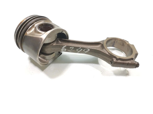  Поршень с шатуном    Volkswagen Passat Alltrack  