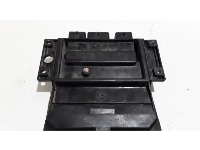 Блок управления двигателя 8201002106, 8201127198   Dacia Logan VAN