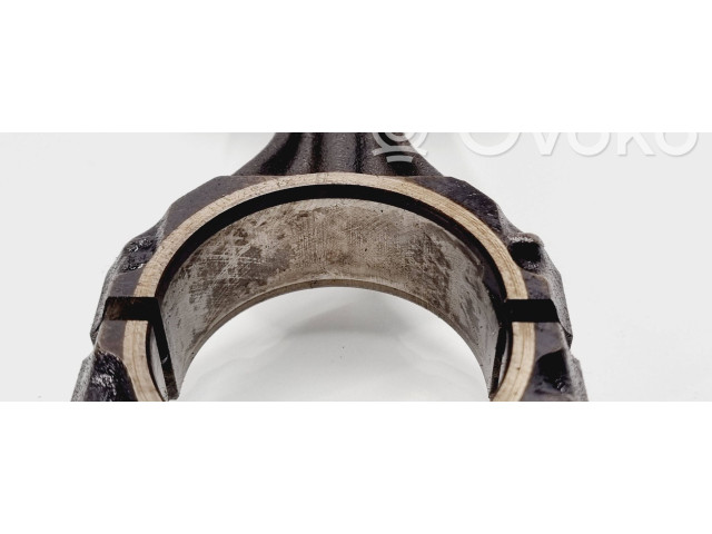  Поршень с шатуном    Volkswagen PASSAT B4  