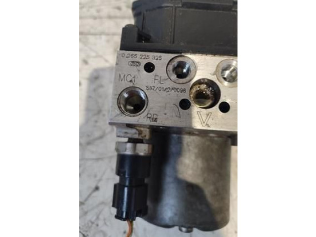 Pojistková skříňka Блок управления ABS 265225325 Toyota Avensis Verso 2001