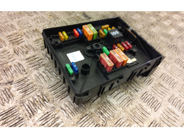 Блок предохранителей 1K0937118   Skoda Yeti (5L)    