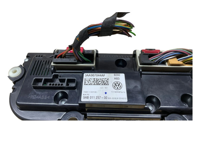 Блок управления климат-контролем 3AA907044AF, 5HB01125730   Volkswagen PASSAT B7