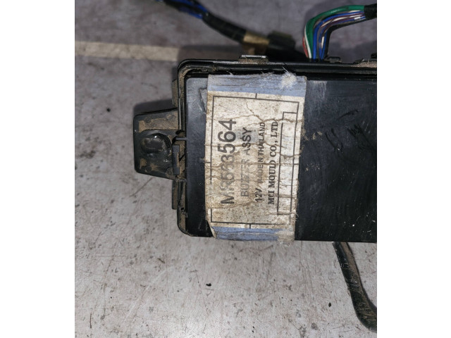 Pojistková skříňka MR563564 Mitsubishi L200 2004