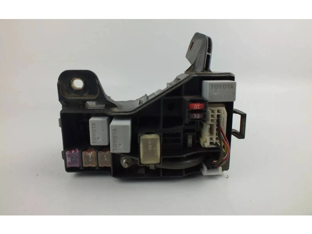 Блок предохранителей 8382P1 Toyota Corolla Verso AR10