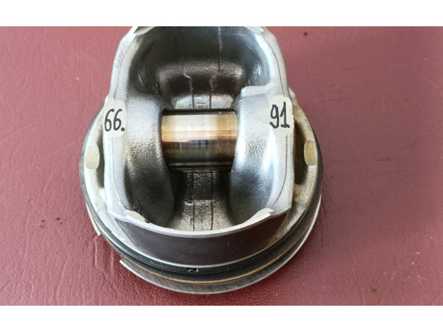 Píst 8619196, 11258619196 BMW 1 F20 F21