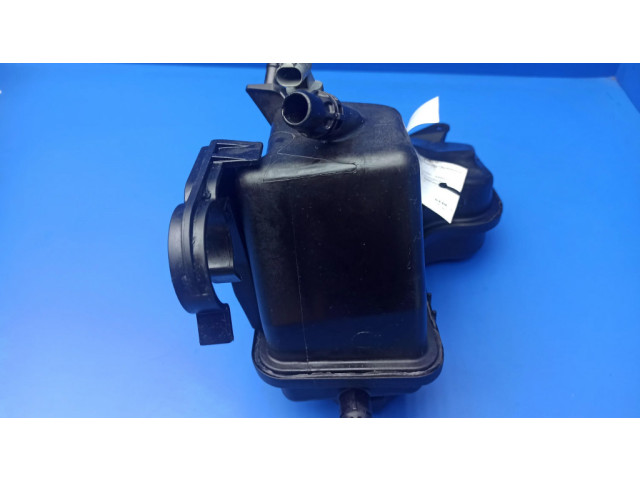 Расширительный бачок охлаждающей жидкости    