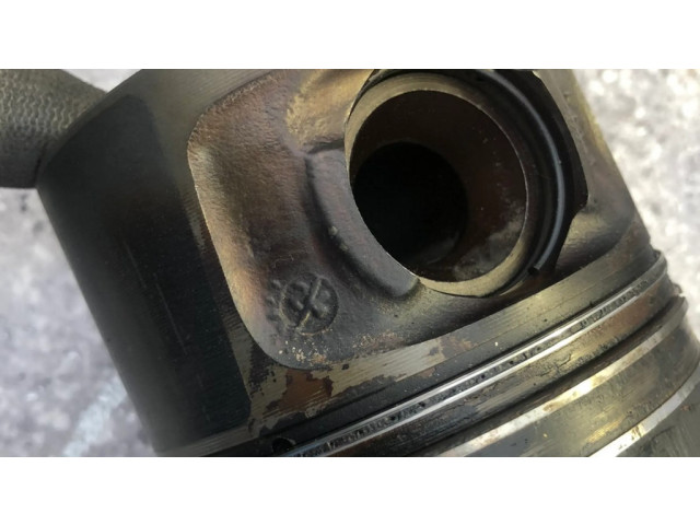 Píst 084088 BMW 5 E60 E61 pro naftový motor 0.0