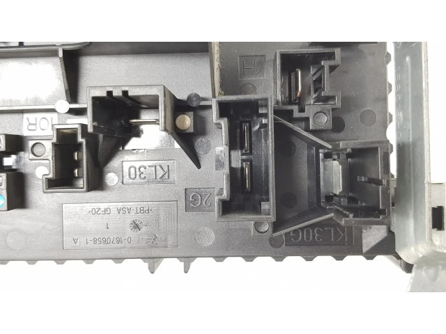 Pojistková skříňka A2049001002 Mercedes-Benz C W204 2010