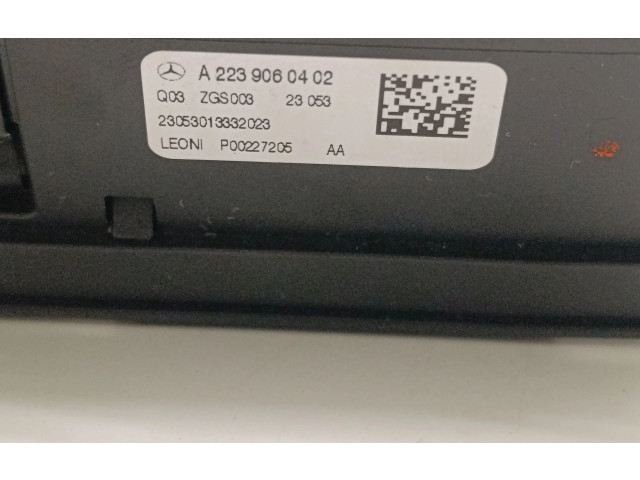 Pojistková skříňka A2239060402 Mercedes-Benz C W206 2023