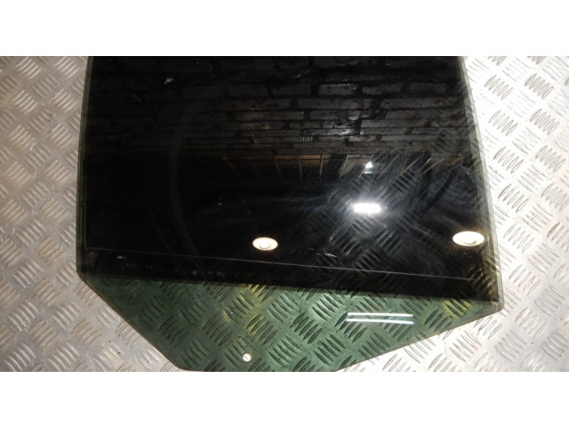 Основное стекло задних дверей