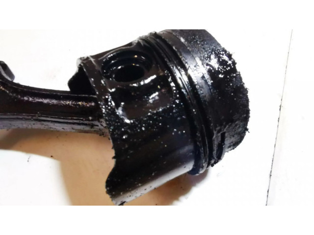 Píst Nissan Serena pro naftový motor 2.0