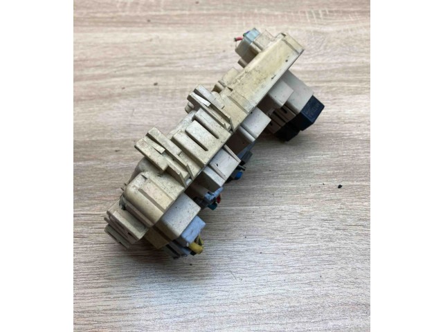 Блок предохранителей JB200400, 000807   Subaru Forester SF    