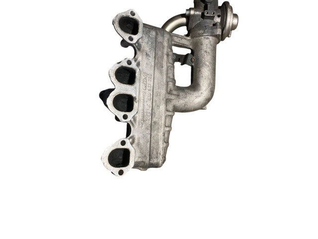 Топливная рампа 038129713J, 038129637B   Audi A3 S3 8L  